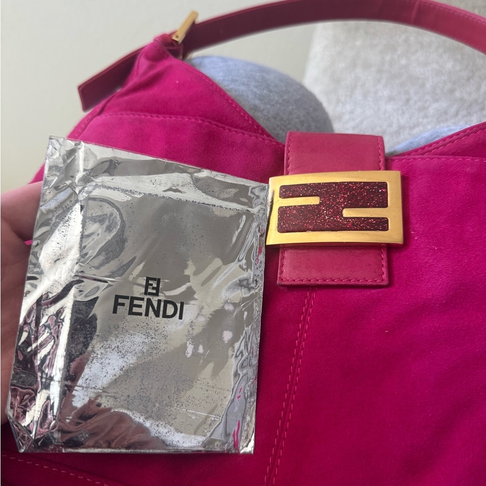 Fendi mamma baguette shoulder hobo bag in pink suede with glittery FF buckle - Picture 8 of 16